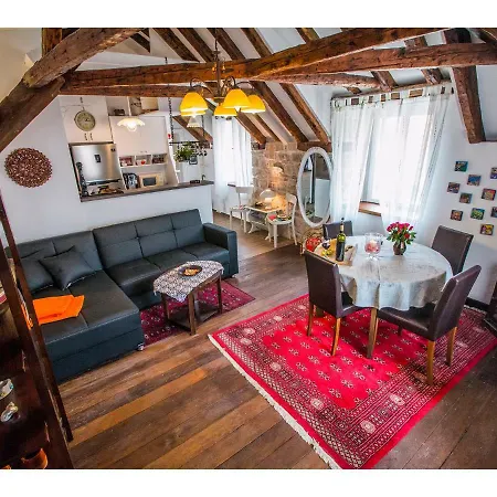 Tiramola Διαμέρισμα